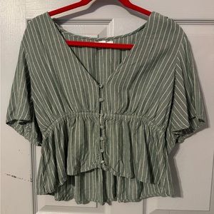 Green O’Niell flowy top. Size L